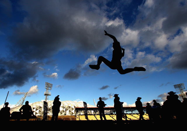 背后折射出 背后折射出